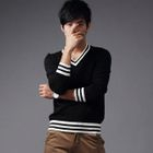 MR.PARK - Contrast-Trim V-Neck Knit Top