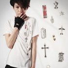 deepstyle - Distressed T-Shirt with Brooch