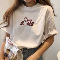 Dute - Lettering Short Sleeve T-Shirt Dute - Lettering Short Sleeve T-Shirt