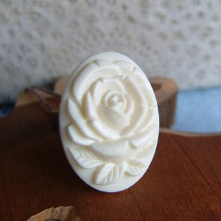 Romantic Flower Ring (White) Romantic Flower Ring (White)