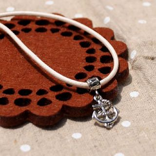 White Sailer Short Necklace