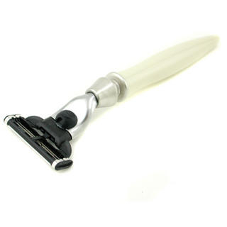 3 Blade Razor - White 3 Blade Razor - White