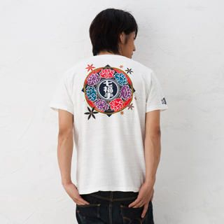 Short-Sleeve Printed T-Shirt - Seven Lucky Hands Short-Sleeve Printed T-Shirt - Seven Lucky Hands