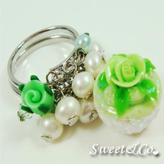 Sweet Mini Green Glitter Cupcake Floral Ring Sweet Mini Green Glitter Cupcake Floral Ring