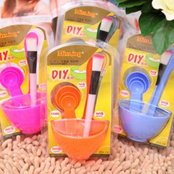 Good Living - DIY Facial Mask Set: Mixing Bowl + Brush + Measuring Spoons Good Living - DIY Facial Mask Set: Mixing Bowl + Brush + Measuring Spoons