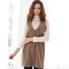 MiMiGirl - Sleeveless V-Neck Knit Dress with Brooch