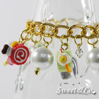 Slice of cake charm & Pearl Crystal Gold Bracelet Slice of cake charm & Pearl Crystal Gold Bracelet
