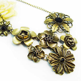 Roses Blossom Vintage Necklace -Copper
