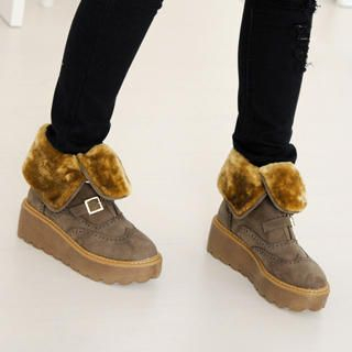 Faux-Fur Lined Buckled Boots Faux-Fur Lined Buckled Boots