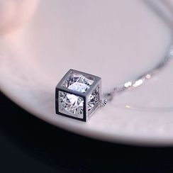 JZ Concept - Rhinestone Cube Pendant JZ Concept - Rhinestone Cube Pendant