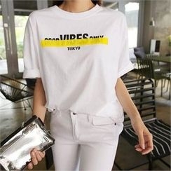 QNIGIRLS - Elbow-Sleeve Lettering T-Shirt QNIGIRLS - Elbow-Sleeve Lettering T-Shirt