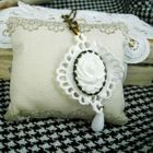 MyLittleThing - White Vintage Flower Necklace