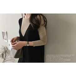 DAILY LOOK - V-Neck Wide-Leg Jumpsuit DAILY LOOK - V-Neck Wide-Leg Jumpsuit