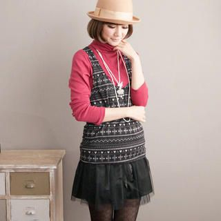 Set: Patterned Sleeveless Top + Mesh Skirt Set: Patterned Sleeveless Top + Mesh Skirt