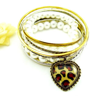 Leopard And Pearl Bracelet
Leopard And Pearl Bracelet