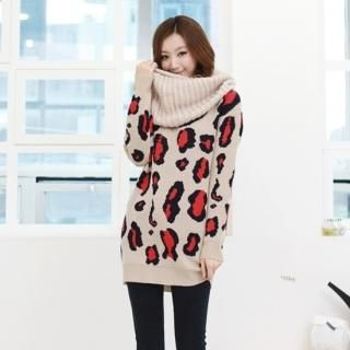 V-Neck Leopard Print Knit Top