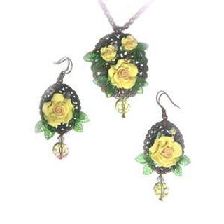 Unique romantic yellow rose necklace & earrings set Unique romantic yellow rose necklace & earrings set