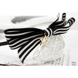 Star Pendant And Striation Hairhook -Black