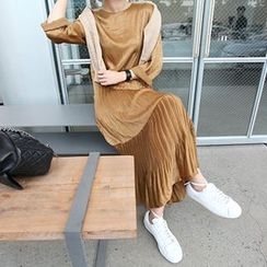 MARSHMALLOW - Pintuck-Detail Maxi Dress MARSHMALLOW - Pintuck-Detail Maxi Dress