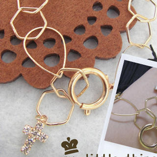 Golden Bracelet with Shiny Cross Pendant Golden Bracelet with Shiny Cross Pendant