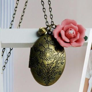Vintage Flower Locket Necklace Vintage Flower Locket Necklace