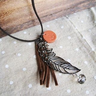 Silver Feather Leather Long Necklace Silver Feather Leather Long Necklace