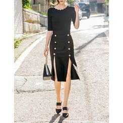 GUMZZI - Slit-Side Button-Detail Skirt GUMZZI - Slit-Side Button-Detail Skirt
