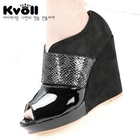 Kvoll - Peep-Toe Panel Wedges