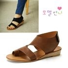 MODELSIS - Toe Ring Cutout-Detail Sandals