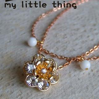 Golden Ladies Shiny Flower Double Bracelet Golden Ladies Shiny Flower Double Bracelet