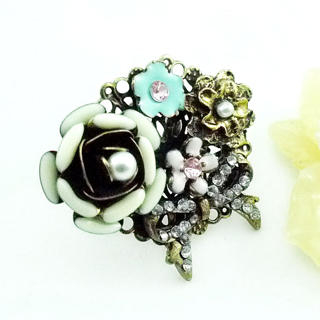 Roses And Bow Ring