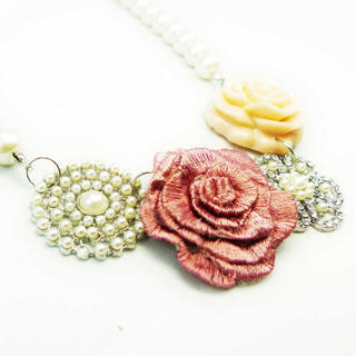  Roses Garden Pearl Necklace 