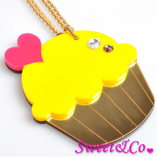 Sweet&Co. XL Mirror Yellow Cupcake Gold Necklace