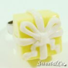 Sweet & Co. - Sweet Christmas Yellow Present Ribbon Silver Ring