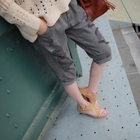 CLICK - Distressed Cropped Jeans