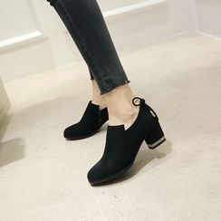 Gizmal Boots - Chunky Heel Ankle Boots Gizmal Boots - Chunky Heel Ankle Boots