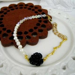 Vintage Rose and Pearl Bracelet (Black) Vintage Rose and Pearl Bracelet (Black)
