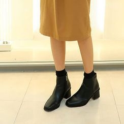 ATTYSTORY - Almond-Toe Ankle Boots ATTYSTORY - Almond-Toe Ankle Boots