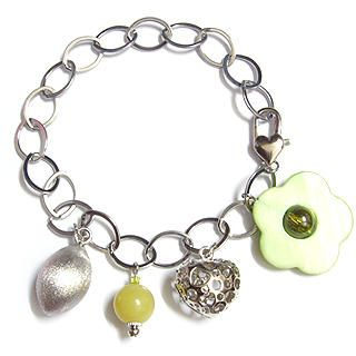'Beautiful Flower' Crystal Charm Bracelet (Green) 'Beautiful Flower' Crystal Charm Bracelet (Green)