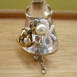 Dazzling golden horse with Ribbon ring Dazzling golden horse with Ribbon ring