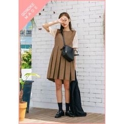 GOROKE - Sleeveless Pleat Plaid Dress GOROKE - Sleeveless Pleat Plaid Dress