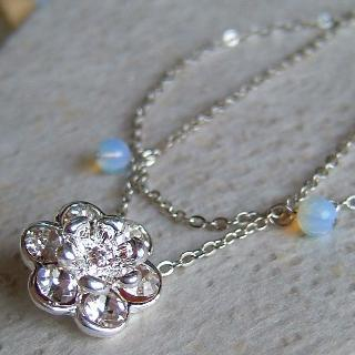Silver Ladies Shiny Flower Double Bracelet Silver Ladies Shiny Flower Double Bracelet