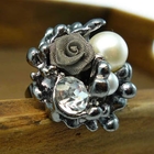 Fit-to-Kill - Pearl Roses Ring -Silver