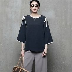 HALUMAYBE - Contrast-Piping Top HALUMAYBE - Contrast-Piping Top