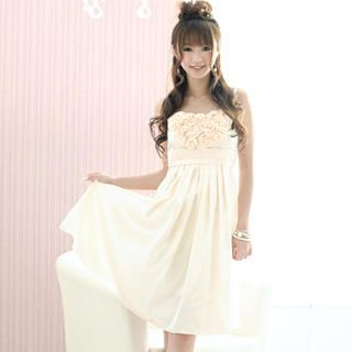 Rosette-Accent Tie-Back Pleated Dress Rosette-Accent Tie-Back Pleated Dress