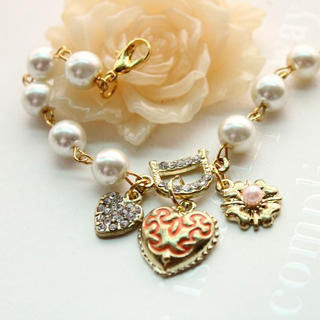 Pearl with Heart 'D'embeded crystal Bracelet
