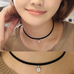 Miss21 Korea - 人造皮垂飾貼脖項鏈 (兩款) Miss21 Korea - 人造皮垂飾貼脖項鏈 (兩款)