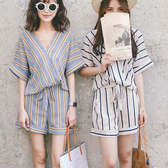 Ashlee - Set: Striped V-Neck Blouse + Shorts Ashlee - Set: Striped V-Neck Blouse + Shorts