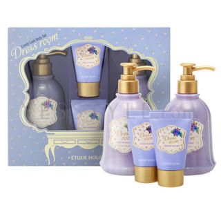 Dress Room Lovely Look Body Set (4 items): Body Wash 300ml + Body Lotion 300ml + Body Wash 30ml + Body Lotion 30ml