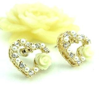 Pearl And Heart-Shapped Earrings